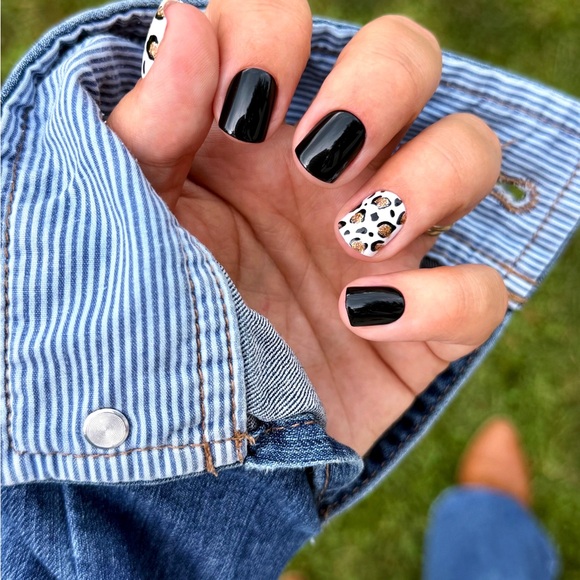 Red Aspen Awfully Purr-ty Press-On Nails - Leopard Print with Gold Glitter - Picture 9 of 15